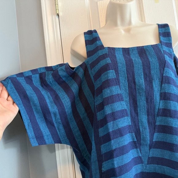 Details: BUY 2 ITEMS & GET 1 FREE: Soft Surroundings Cold Shoulder Top Sz L - Picture 1 of 6